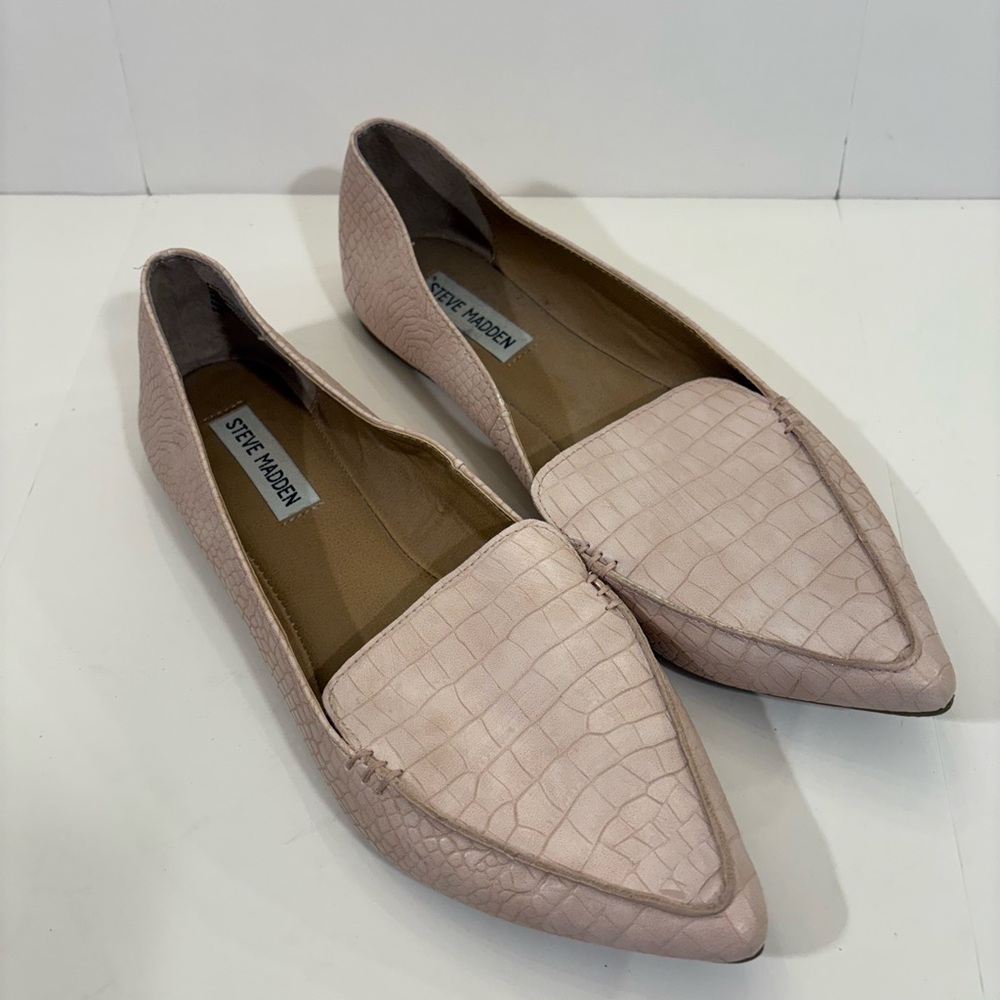 Steve Madden Blush Pink Croc-Embossed Loafers
0573